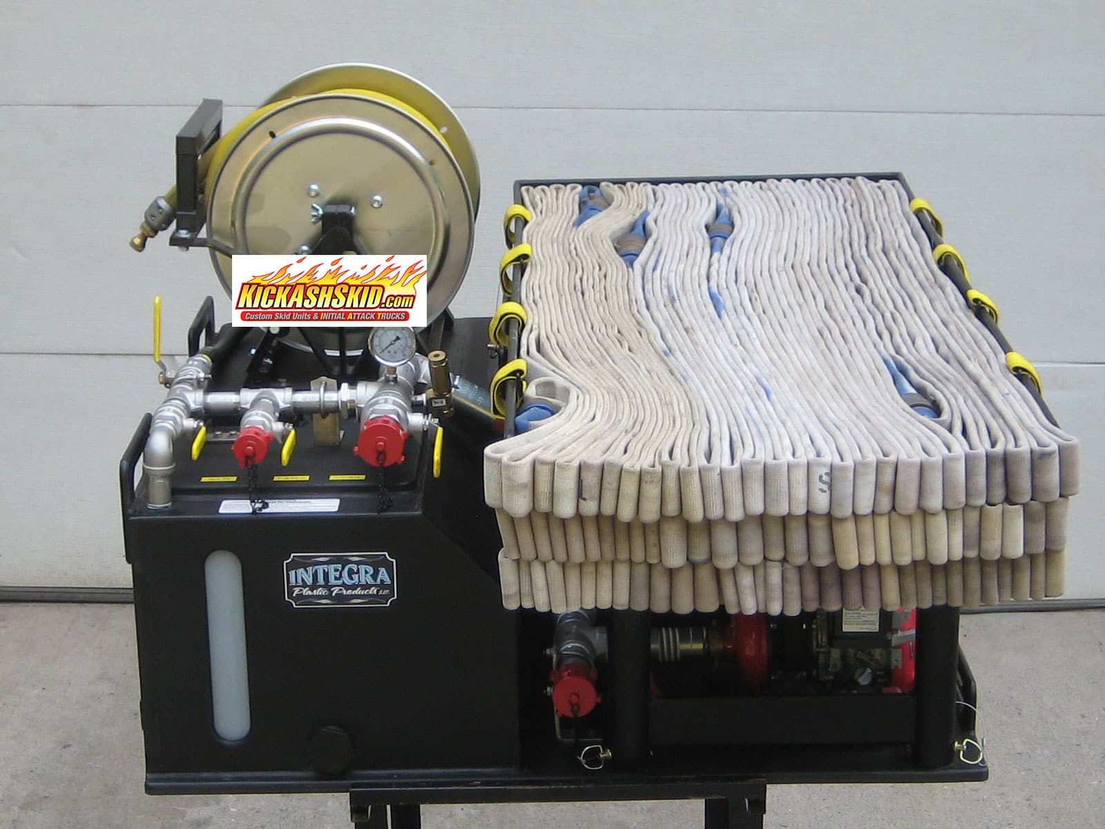 <p><strong>10</strong><br><em>Standard 75 gal, L-Type with long multi-use tray racks 1000 ft. of 1&frac12;" forestry hose.</em></p>