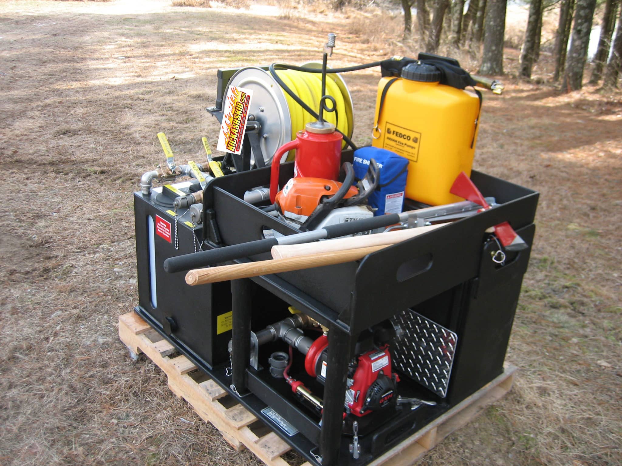 <p><strong>5</strong><br><em>L-Type with short multi-use tray carries all your gear and fits in UTV with tailgate closed.</em></p>