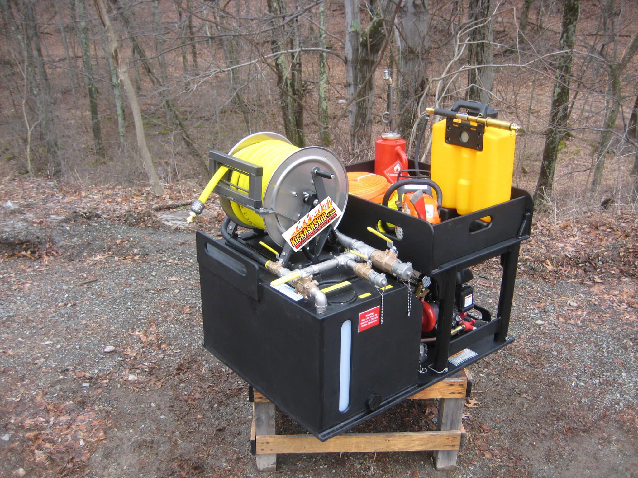 <p><strong>3</strong><br><em>Short multi-use tray as tool box with removable door.</em></p>
